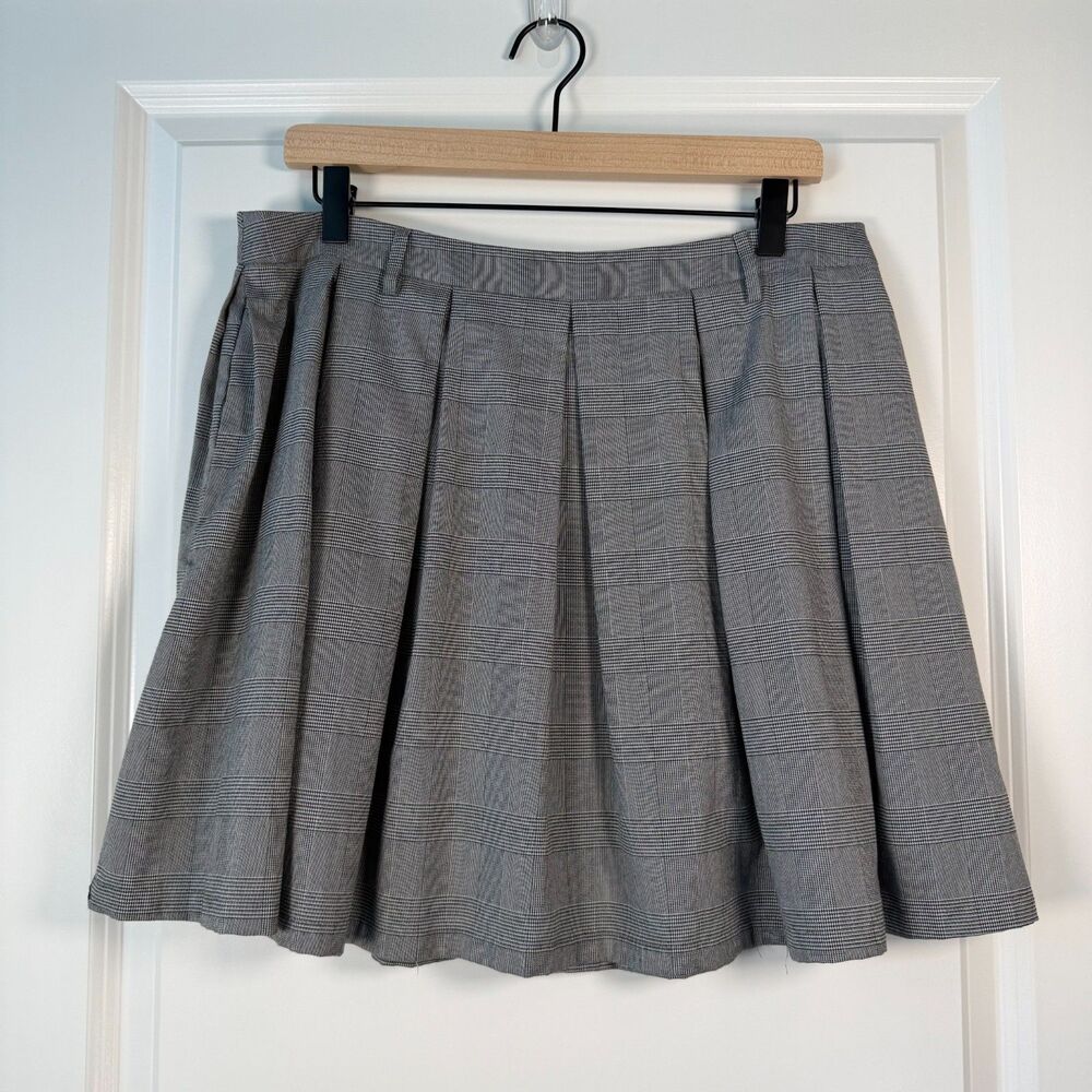 Hot Topic Grey Plaid Pleated Mini Skirt Size LG A-Line Goth Punk Y2K